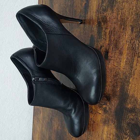 Vince Camuto Shoes - Vince Camuto Black Bootie Heels 8.5
